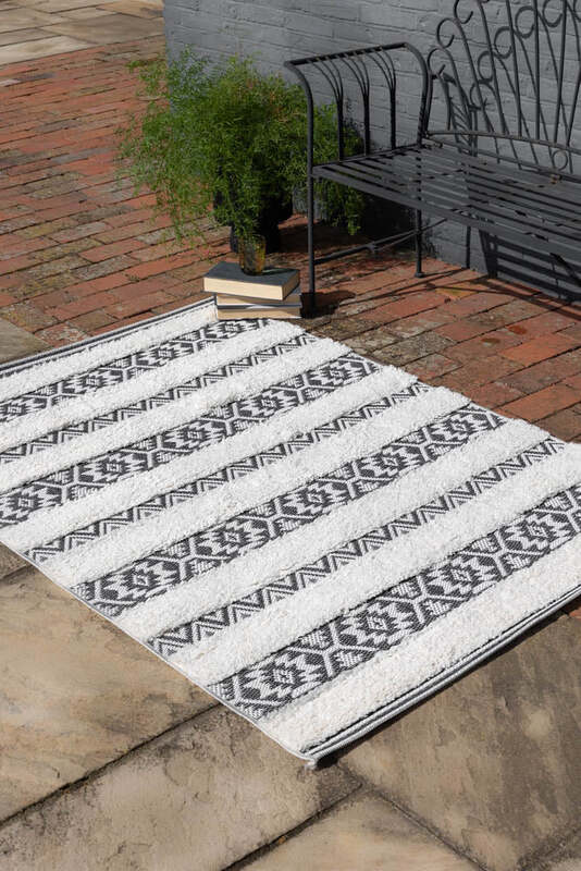 Monochrome Aztec Stripe Indoor/Outdoor Garden Rug - 3 Sizes Available